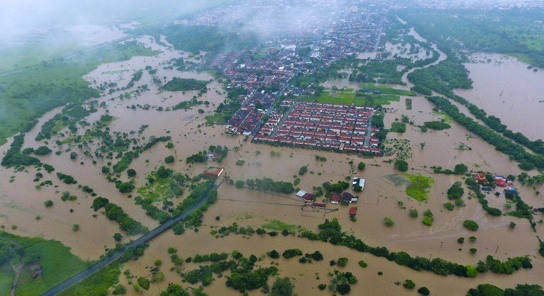 Governo destina R$ 200 mi para estradas destruídas pelas chuvas