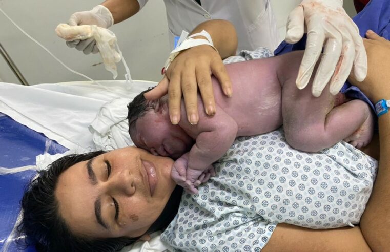 Pela 2ª vez, mãe dá à luz bebê com mais de 5 kg; criança impressionou equipe médica em Gurupi