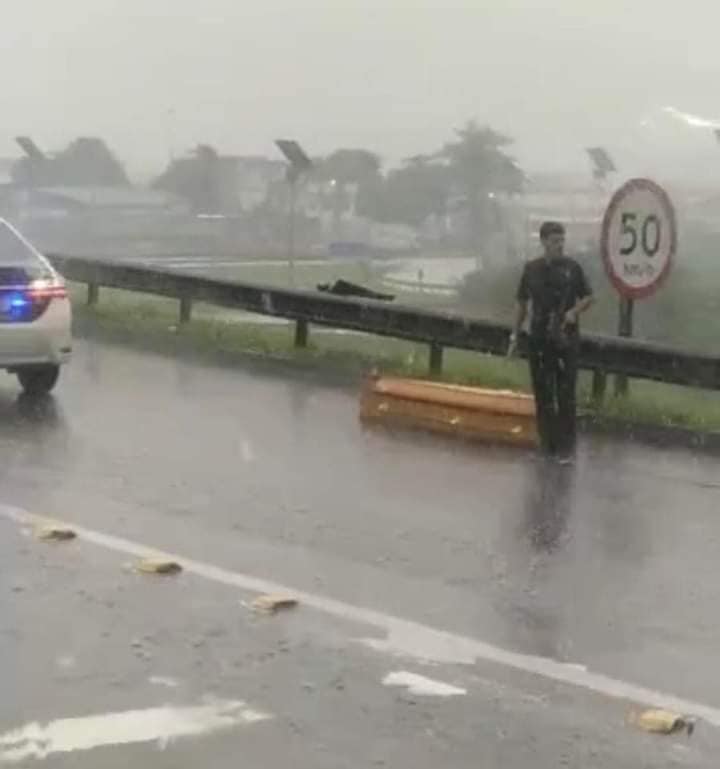 Policiais encontram caixão com corpo dentro no meio da pista na BR 116