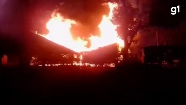 Casa de reza indígena é incendiada com crianças e idosos dentro em Douradina