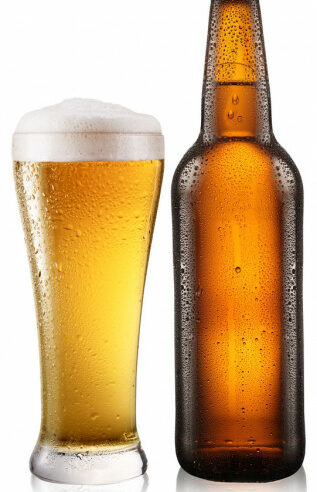 Com dinheiro para 1 litrão, ‘novinha’ recebe cerveja ‘choca’ e surta em boteco; assista