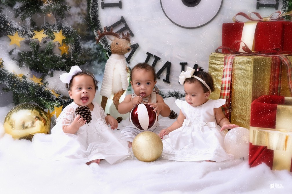 Trigêmeos de SC que perderam a mãe após o parto fazem ensaio de Natal