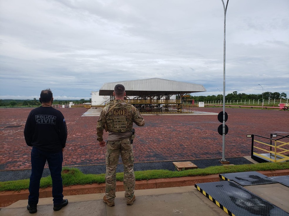 Polícia Civil cumpre mandados contra grupo suspeito de fraudes na abertura de formuladora de combustíveis em MT