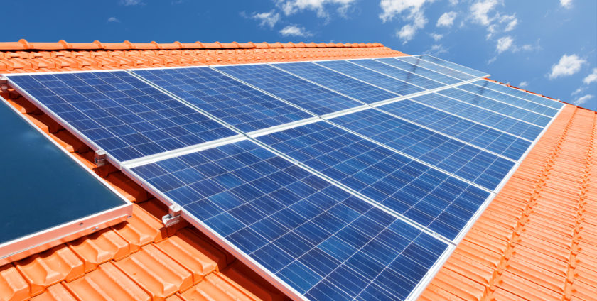 Senado aprova PL que mantém desconto em energia solar até 2045