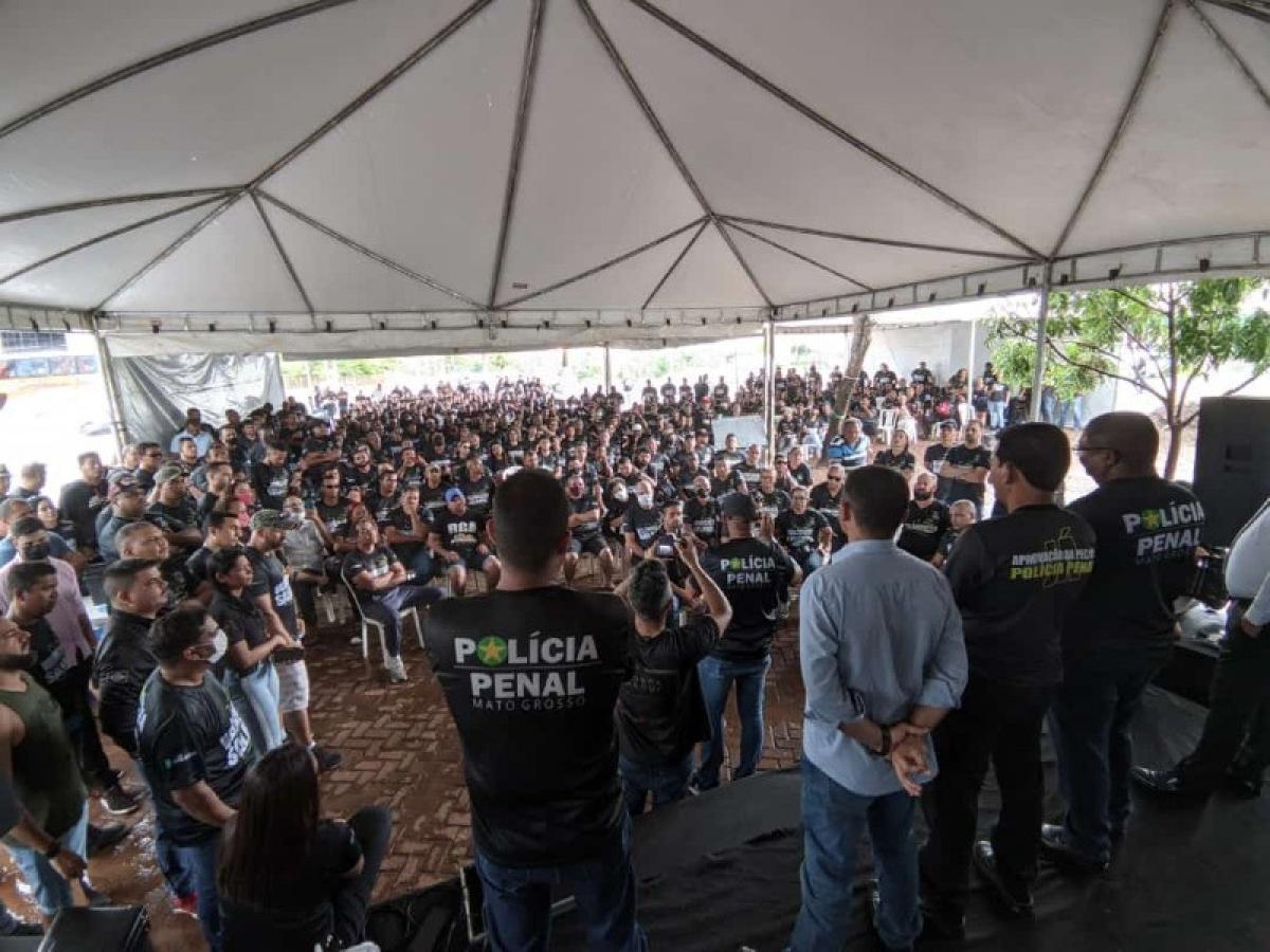 Policiais penais entram em greve e suspendem visitas em presídios de MT