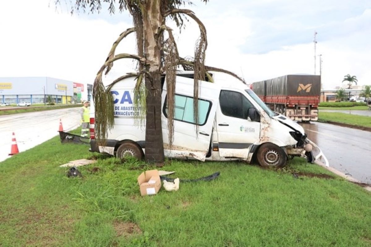 Veículo da Saúde de Lucas do Rio Verde se envolve em acidente na BR-163