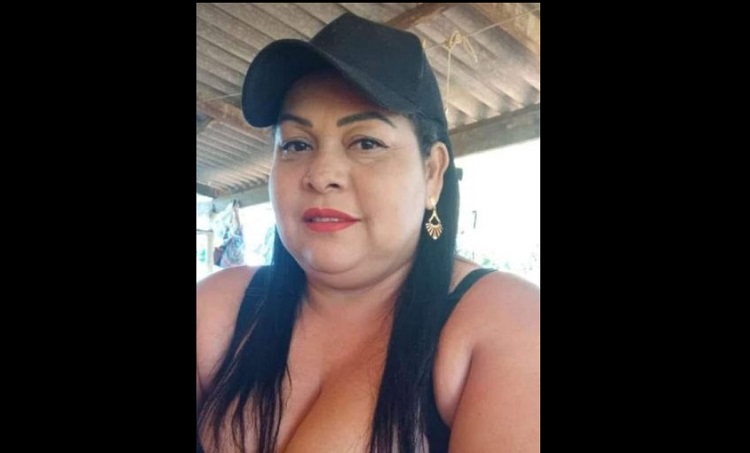 Mulher morre ao levar choque de celular que estava carregando em MT