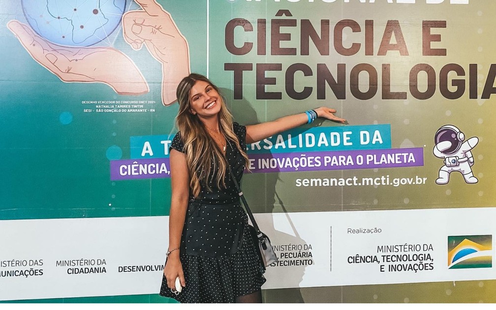 Brasileira de 22 anos é premiada após descobrir 25 asteroides em projeto da Nasa