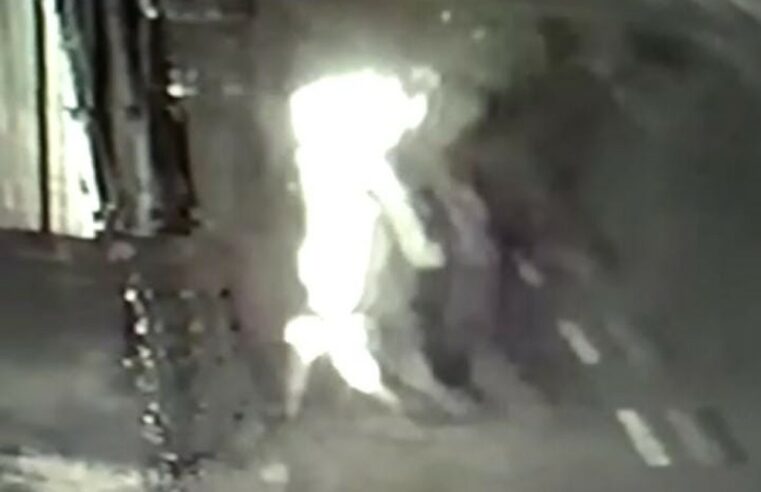 Mulher filmada correndo com corpo em chamas segue internada no Pará