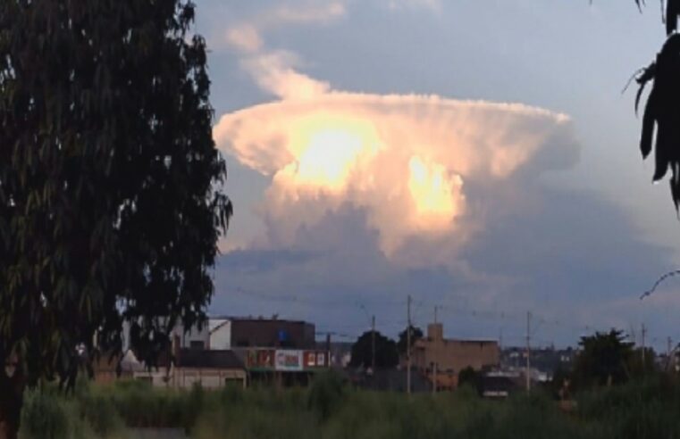 Nuvem gigante em formato de ‘disco voador’ chama a atenção de moradores no Entorno do DF