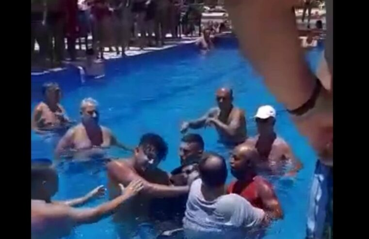 PM entra em piscina para deter vereador de SP suspeito de injúria e preconceito no Rio