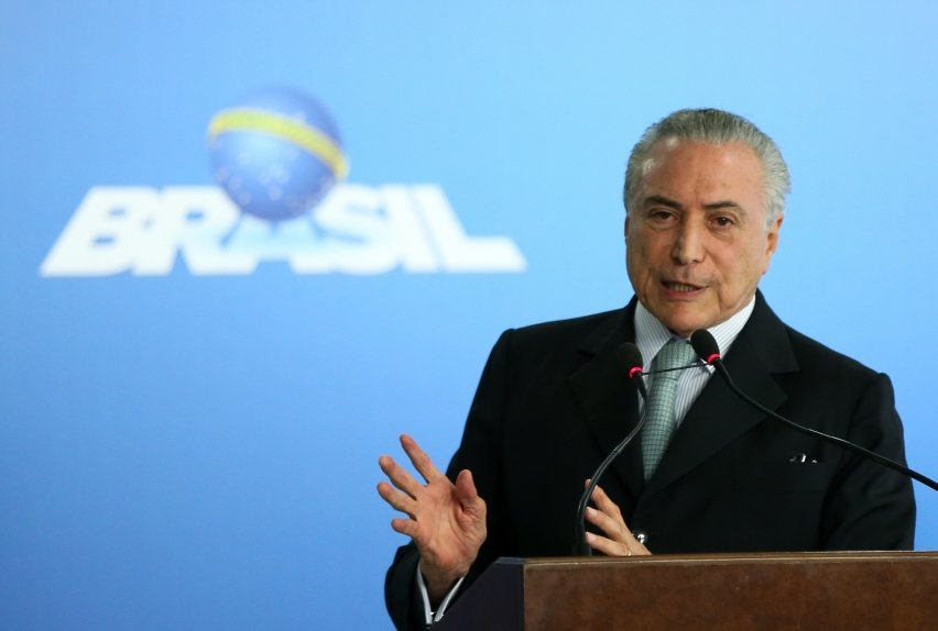 Temer e mais sete são absolvidos em processo por corrupção