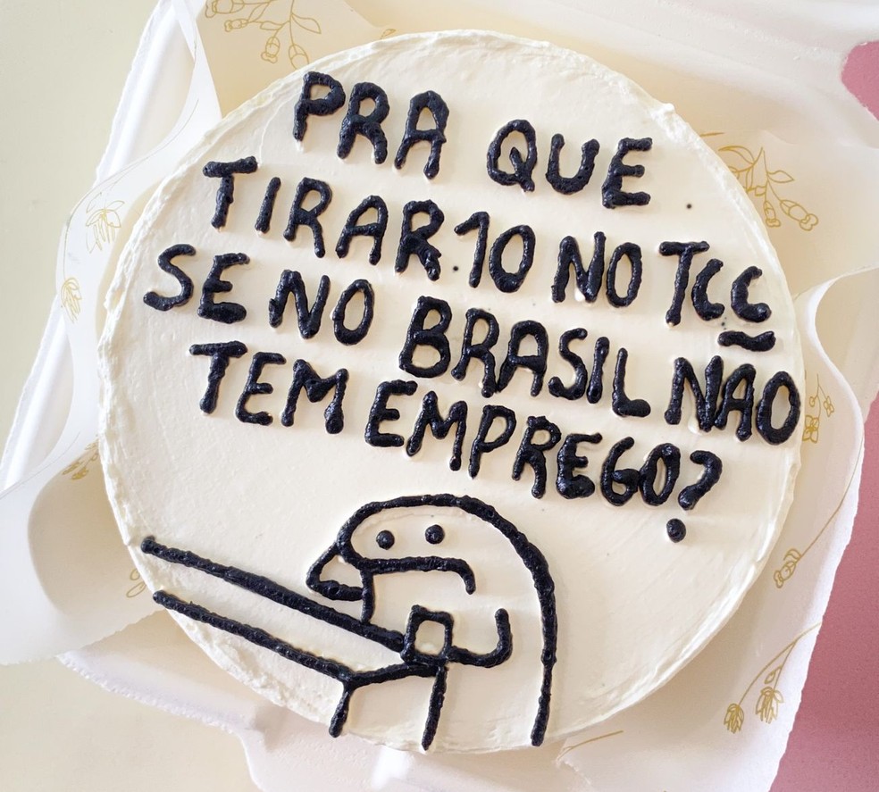 Confeiteiras bombam em SP vendendo bolos com indiretas sexuais e memes