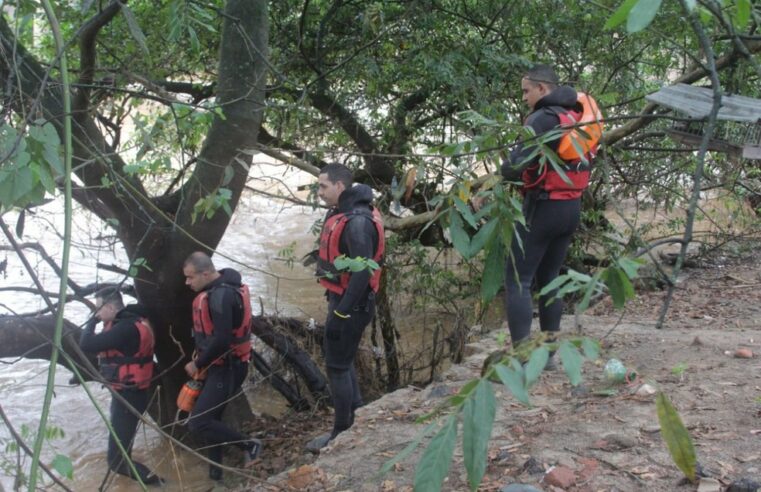 Pai espanca filha de 5 anos e a joga em rio de Ponte Nova, em Minas