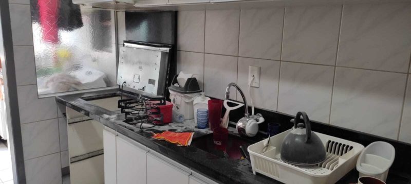 Homem explode cozinha ao tentar achar vazamento de gás acendendo um isqueiro em Blumenau