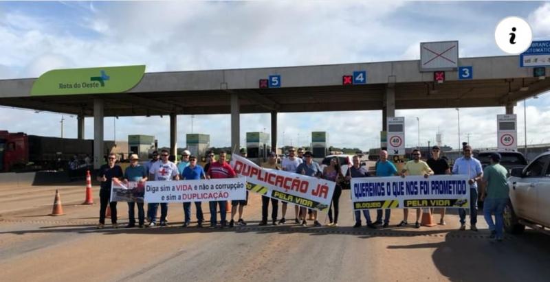 Caminhoneiros param a BR-163 em protesto