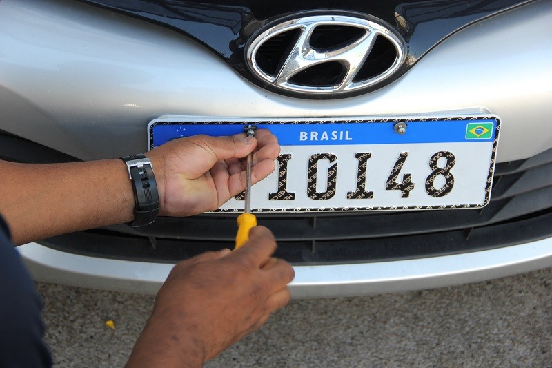 Saiba quais os casos obrigatórios para o modelo de placa padrão Mercosul