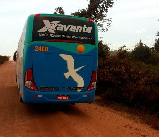 Ônibus da Xavante desce o barranco na BR-158, passageiros tiveram ferimentos leves