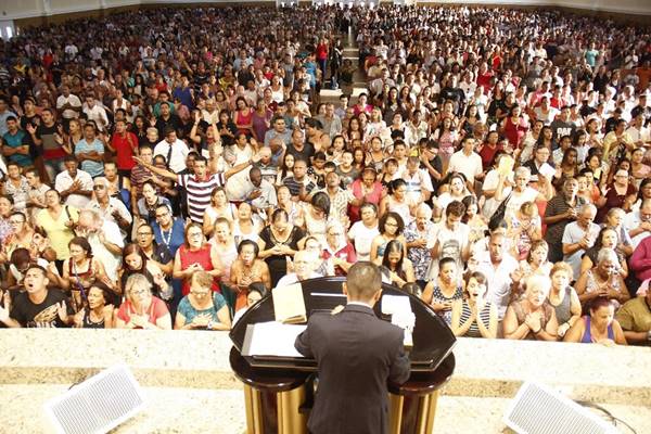 Fiel dá prêmio da Loteria à igreja, arrepende-se e juiz manda devolver