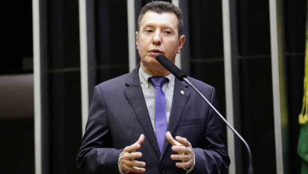 Projeto de deputado goiano define piso de pensão alimentícia em 30% do salário mínimo
