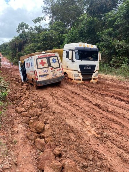 MT-437 está intransitável devido a atoleiros