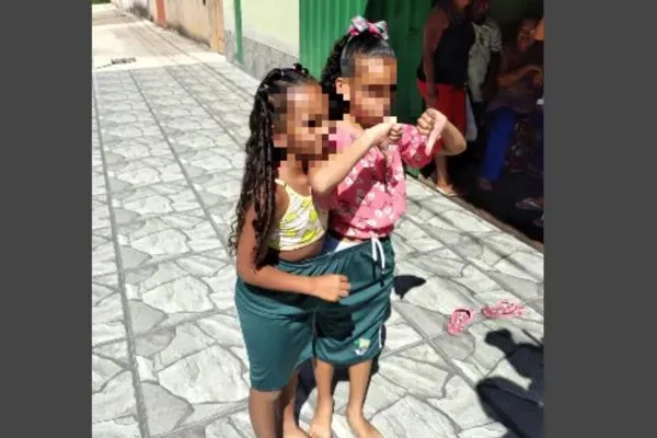 ‘Quase caí dura’, diz mãe após receber uniforme ‘gigante’ de escola em Neves