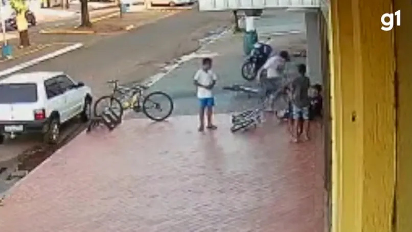 Homem confunde brincadeira de crianças com provocação e espanca menino de 9 anos