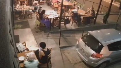 Idosos são flagrados furtando bolsa de servidora em restaurante