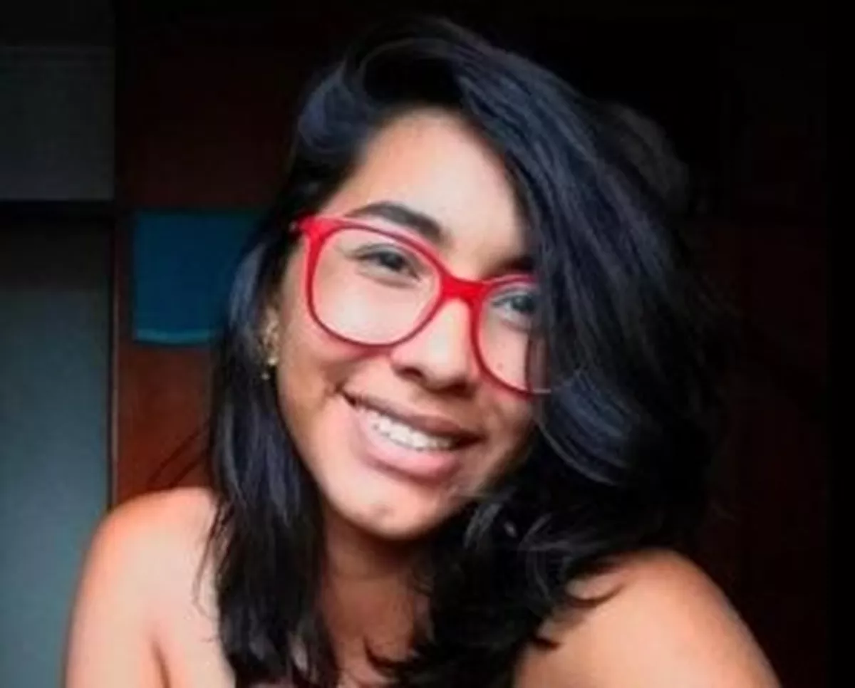Estudante que bateu cabeça segue internada em estado grave