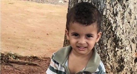 Menino morre esmagado por bancada de mármore em igreja