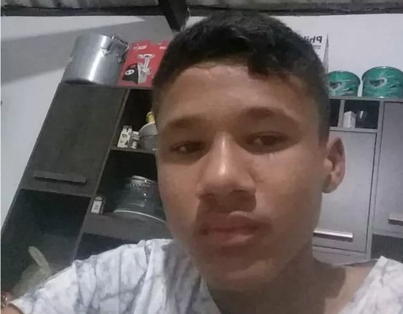 Menino de 12 anos atira e mata irmão de 15 durante brincadeira