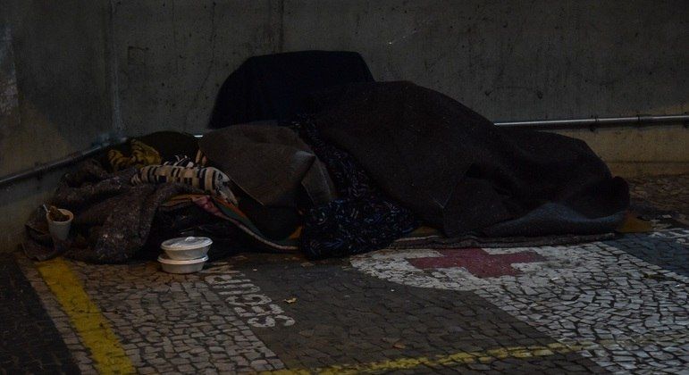 Prefeitura de SP vai pagar a família que acolher morador de rua