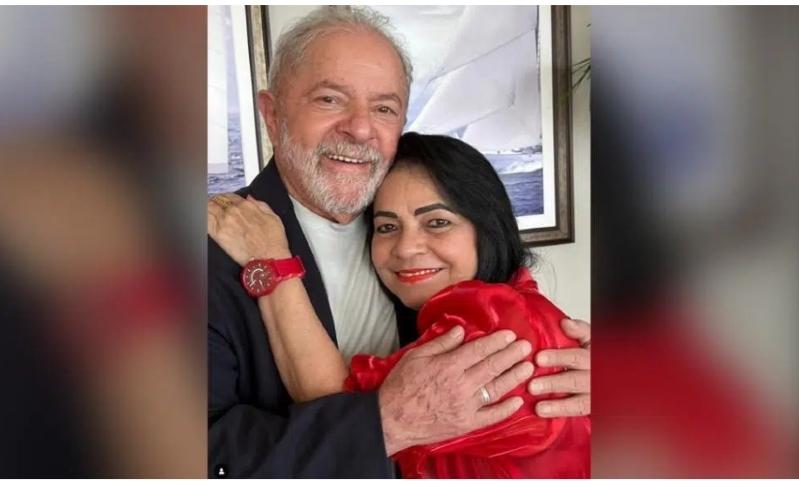 Em evento com Lula, na Bahia, prefeita tem o celular roubado