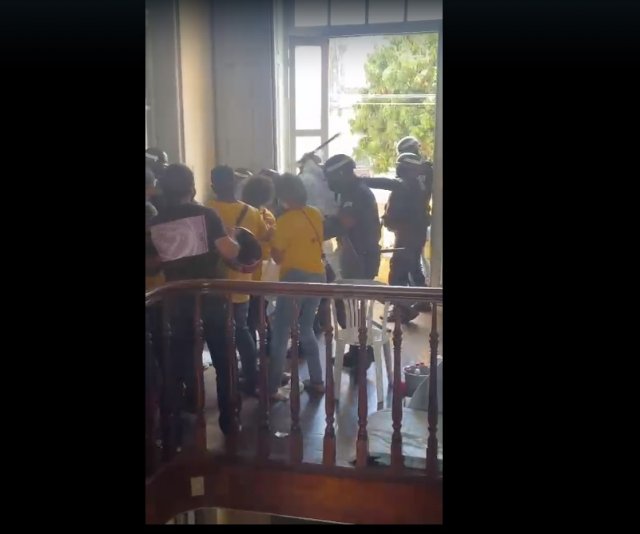 Professores são agredidos por Guarda Municipal durante ato por reajuste em BH