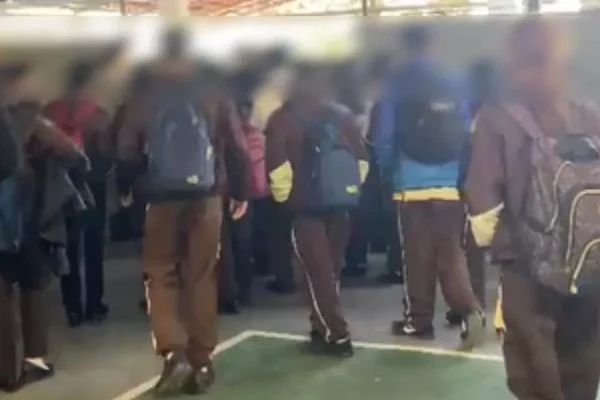 Colégio militar proibiu casaco sem ser uniforme no frio, dizem alunos
