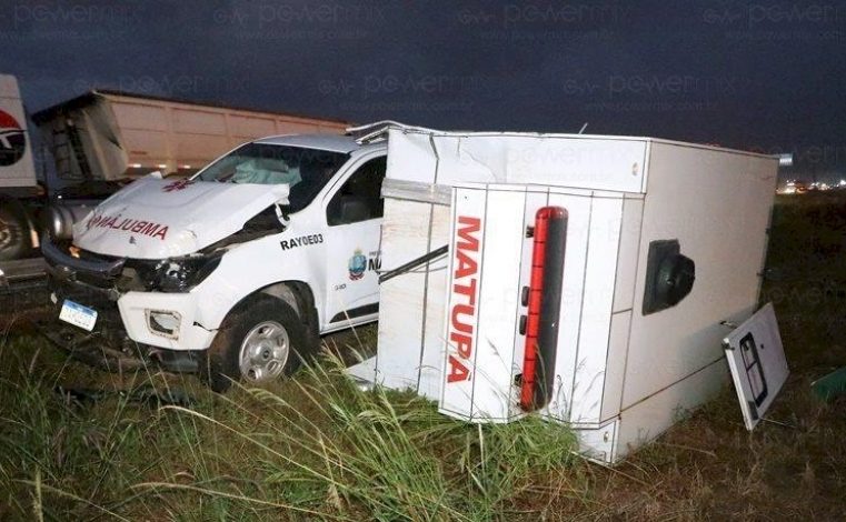 Ambulância de Matupá se envolve em acidente na BR 163 em Nova Mutum