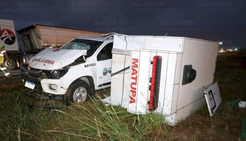 Ambulância de Matupá se envolve em acidente na BR 163 em Nova Mutum