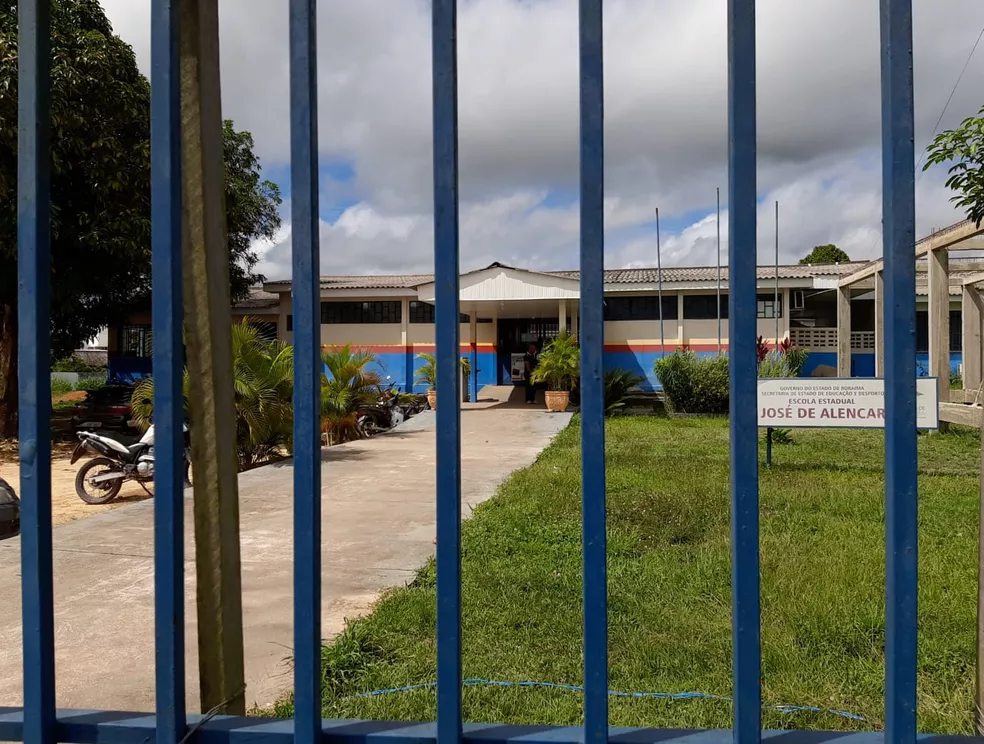 Adolescente ‘brinca’ com ameaça de fazer massacre em escola, assusta moradores e vai parar na delegacia, em Roraima