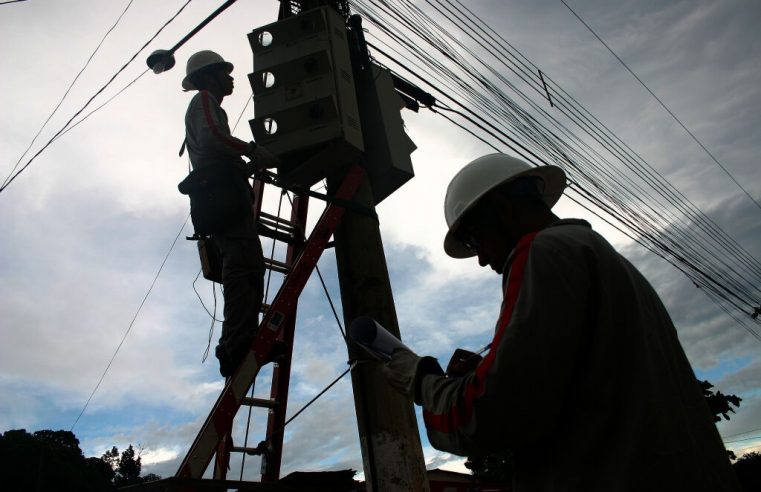 Projeto proíbe troca de medidores e padrões de energia sem aviso prévio