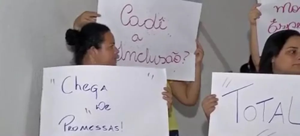 Pais reclamam da falta de monitores para alunos com deficiência em Sinop