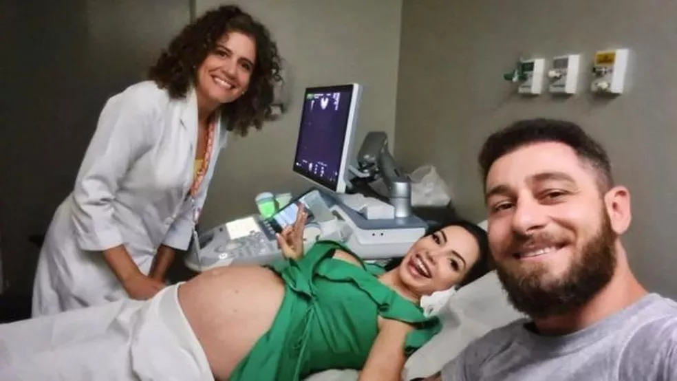 Em cirurgia inédita no Brasil, médica ‘queima’ tumor de bebê ainda no útero