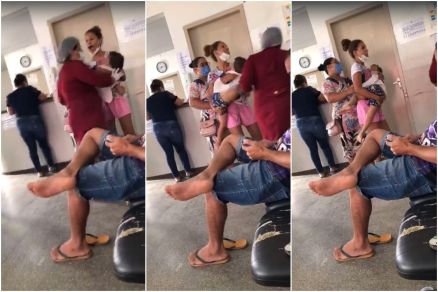 Enfermeira empurra mãe com criança no colo em policlínica