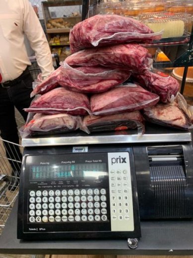 Mercado de Cuiabá foi alvo de fiscalização e Procon apreende 80 kg de carnes e produtos impróprios para consumo