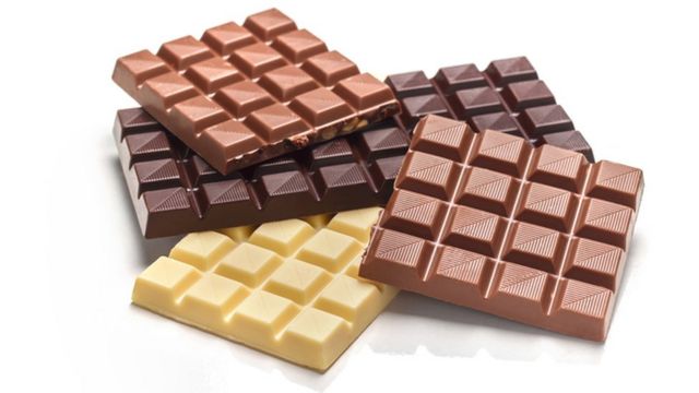 Chocolate reduz a pressão arterial e protege o coração, diz estudo