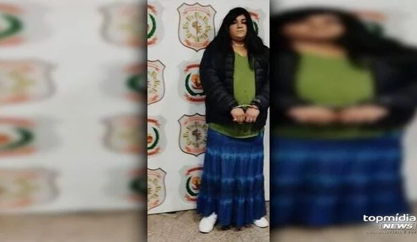 Vestido de mulher, detento passa tranquilamente por agente e foge de penitenciária em MS