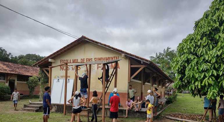 Estudantes cariocas arrecadam R$ 29 mil e instalam painéis solares em escola pública do Pará