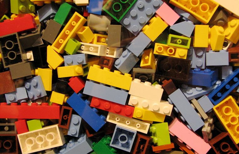Projeto fomenta uso de Lego no ensino de braille