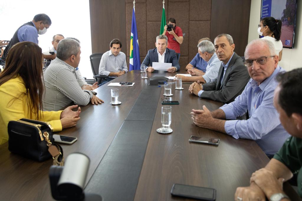 Governador assina mais R$ 87 milhões para asfalto novo e conservação em seis municípios