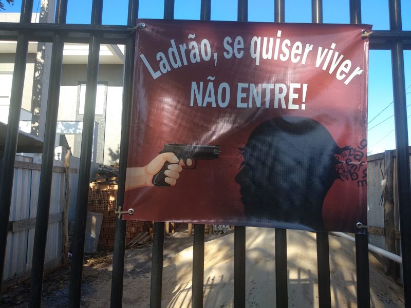 “Se quiser viver, não entre” diz aviso colocado por dono de imóvel em Cascavel