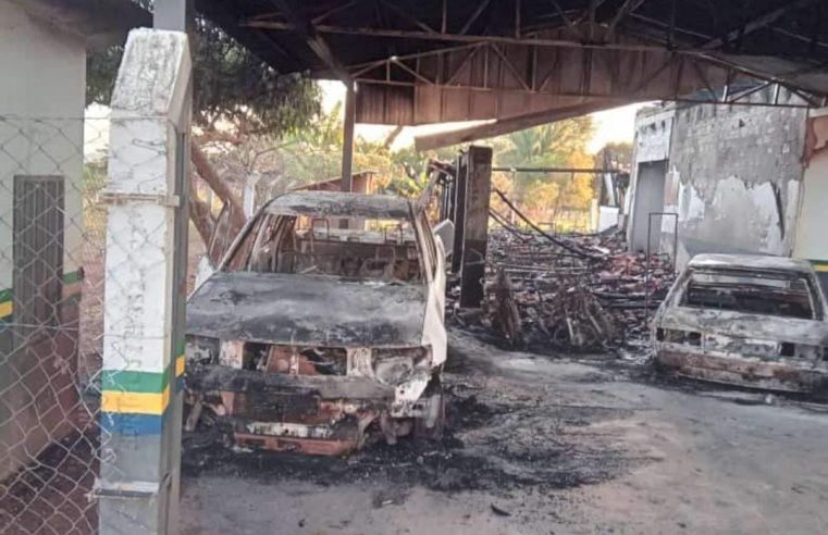 Posto de saúde e veículos são destruídos por incêndio misterioso na zona rural de Paranaíta